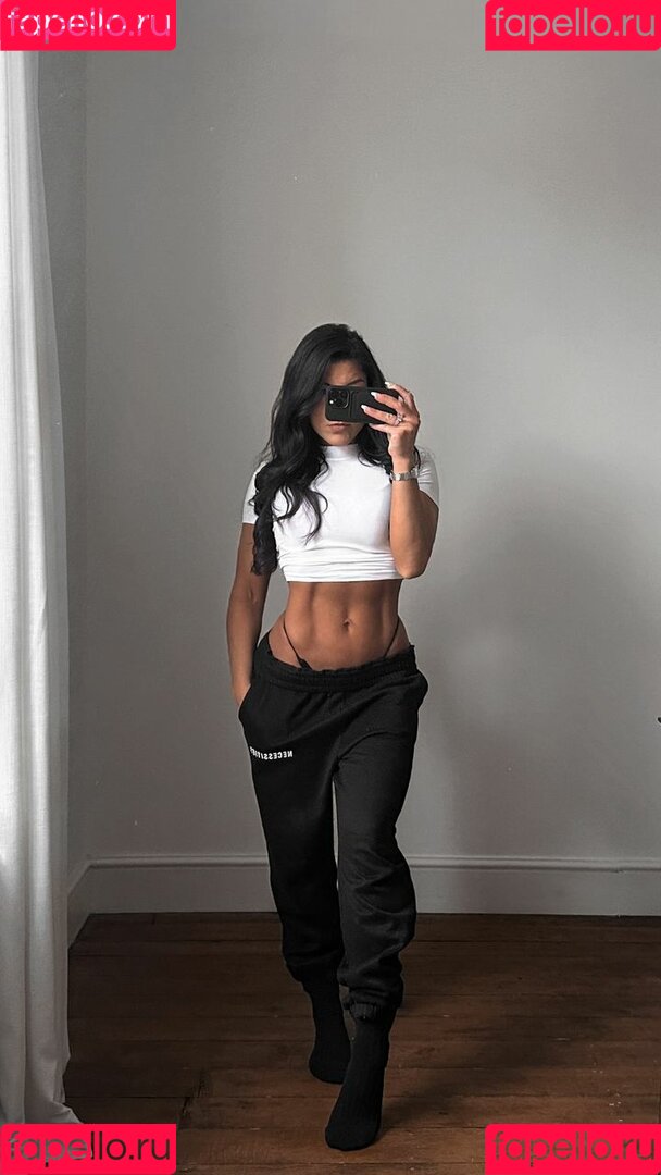 Leah Shutkever Onlyfans Photo Gallery 