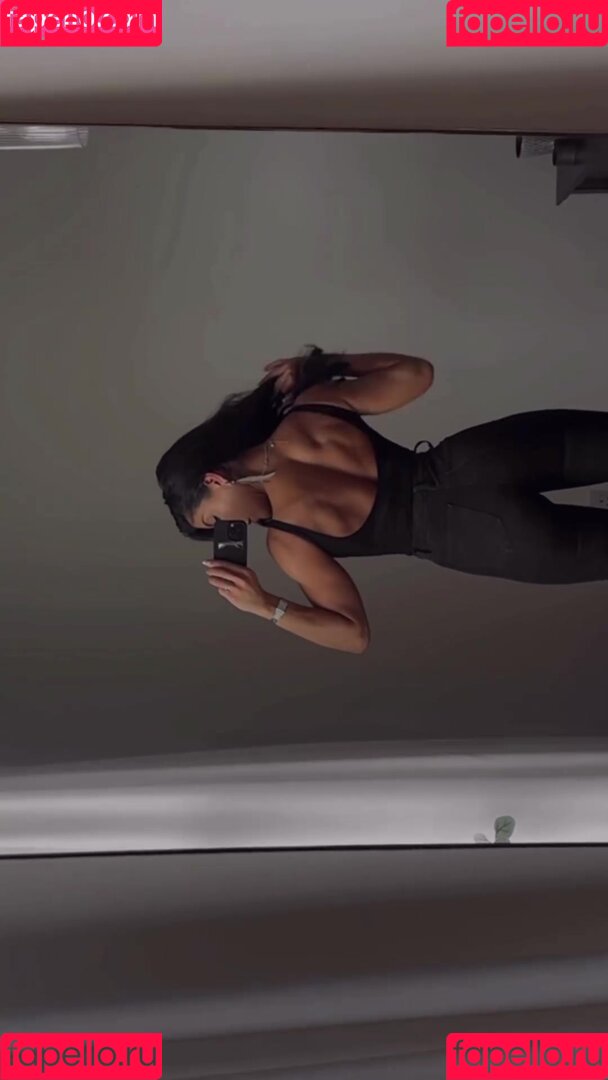 Leah Shutkever Onlyfans Photo Gallery 