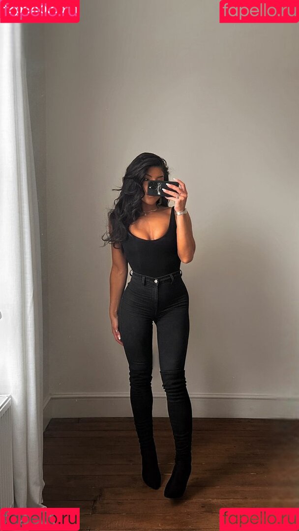 Leah Shutkever Onlyfans Photo Gallery 