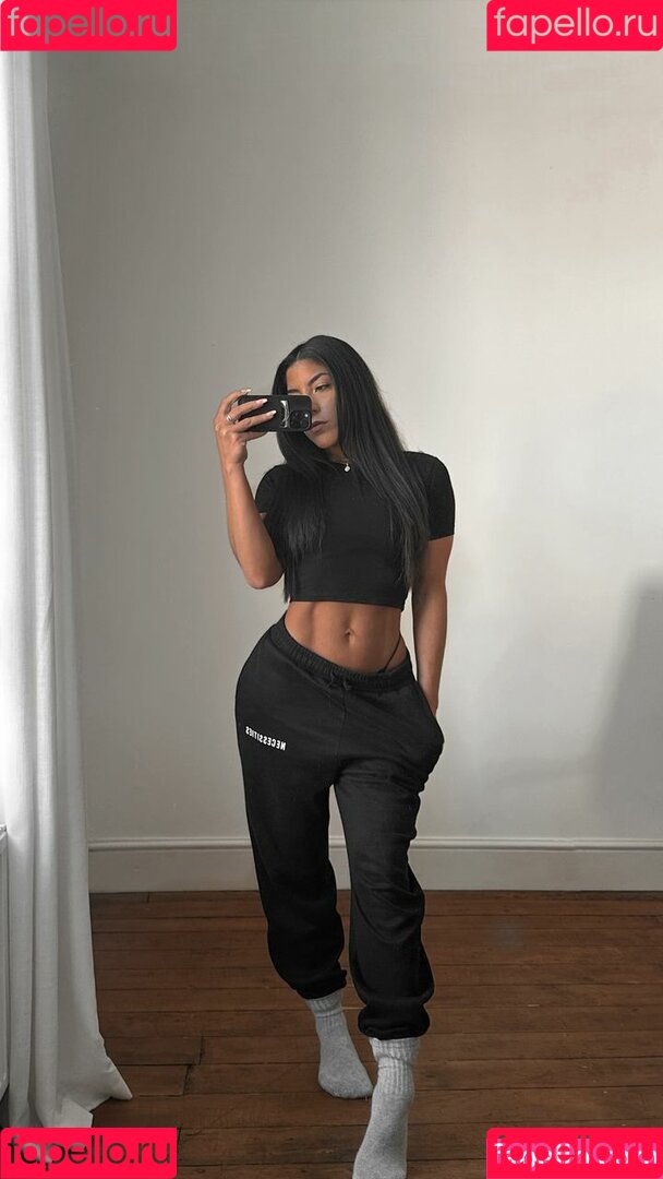 Leah Shutkever Onlyfans Photo Gallery 