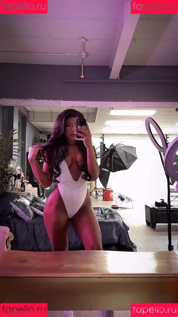 Leah Shutkever Onlyfans Photo Gallery 