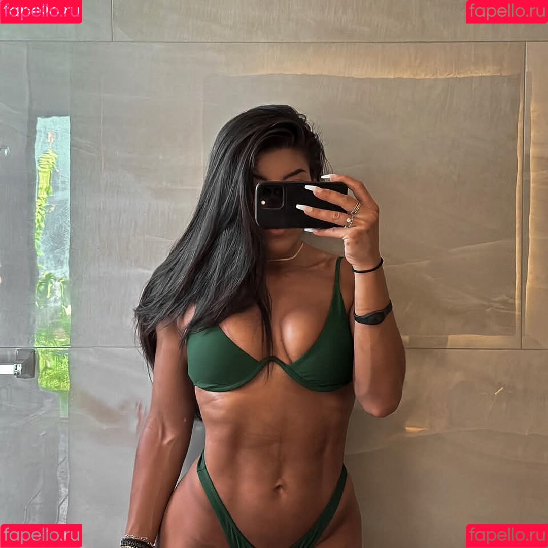 Leah Shutkever Onlyfans Photo Gallery 