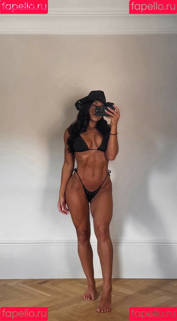 Leah Shutkever Onlyfans Photo Gallery 