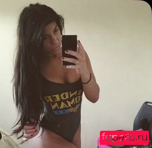 Leah Shutkever Nude Onlyfans Photo 8