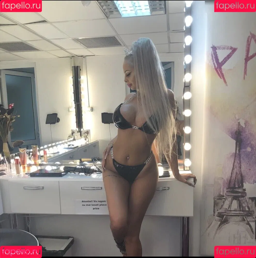 Melanie Lexxx Onlyfans Photo Gallery 