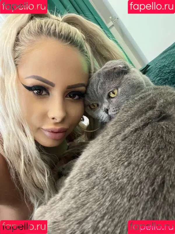 Melanie Lexxx Onlyfans Photo Gallery 