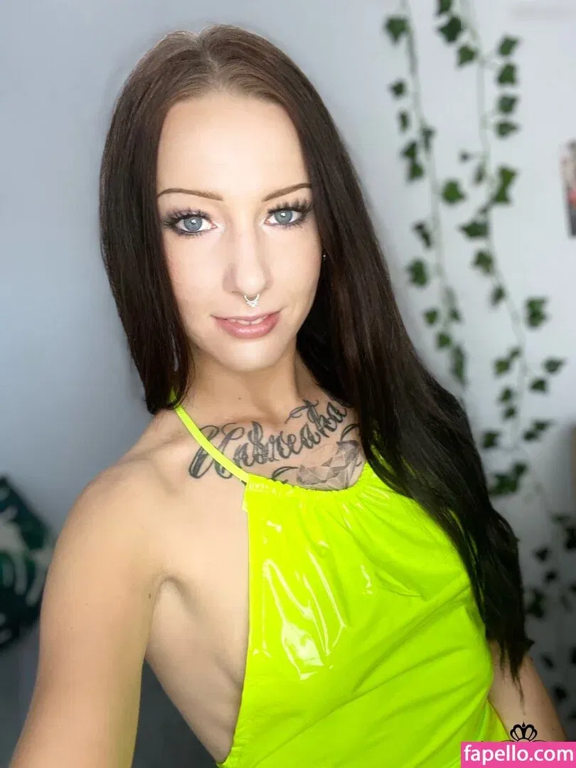 Trixie-Tainted Onlyfans Photo Gallery 