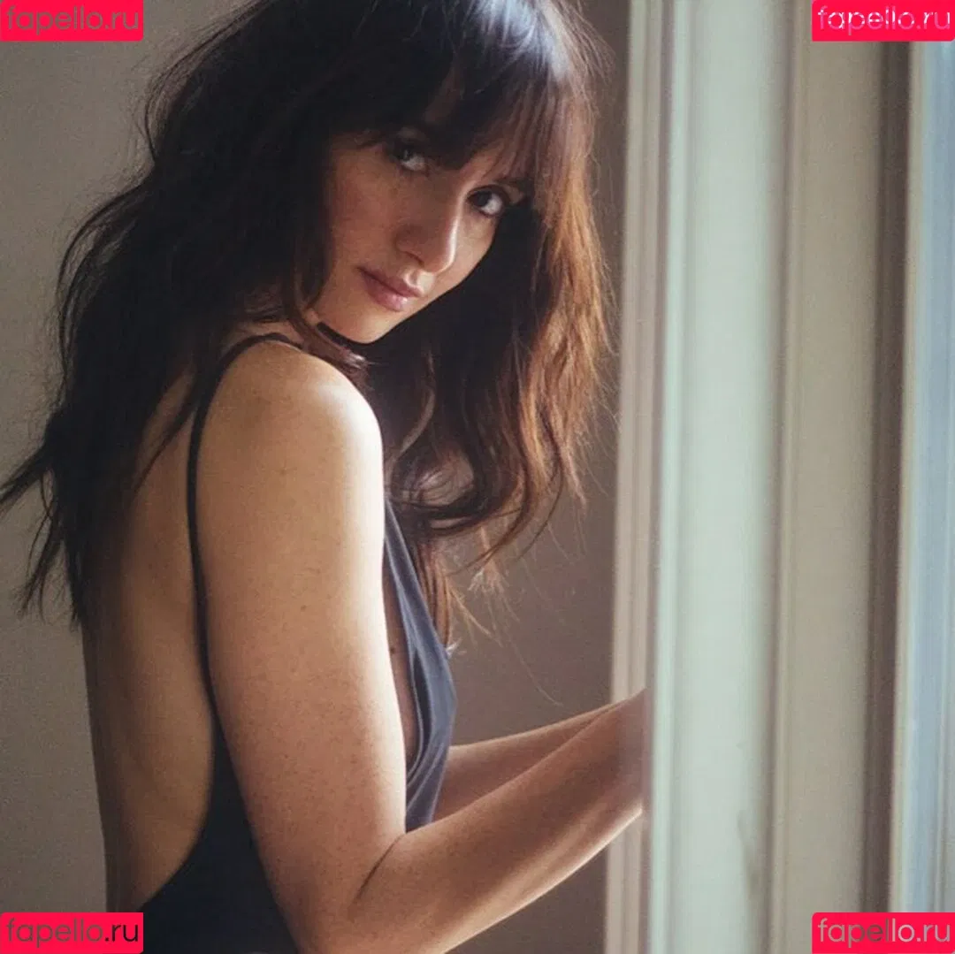 Sara Malakul Lane Onlyfans Photo Gallery 