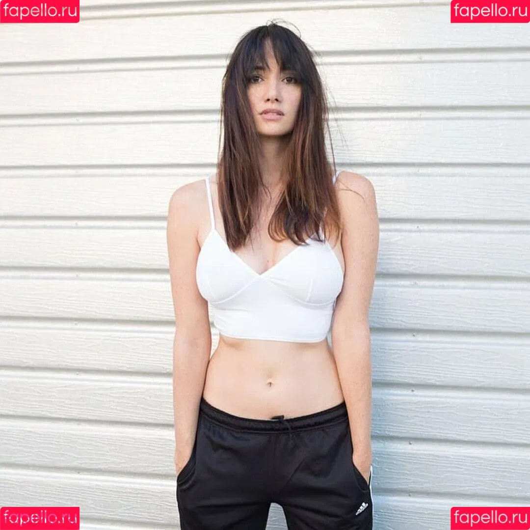 Sara Malakul Lane Onlyfans Photo Gallery 