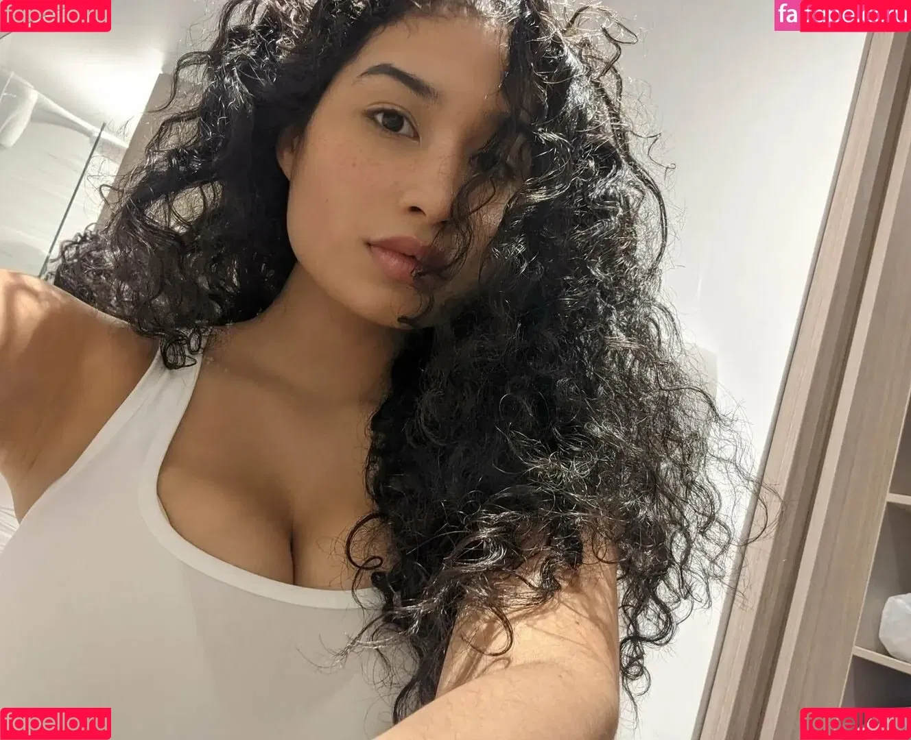 Isabella R Onlyfans Photo Gallery 