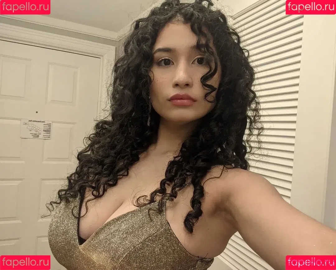 Isabella R Onlyfans Photo Gallery 