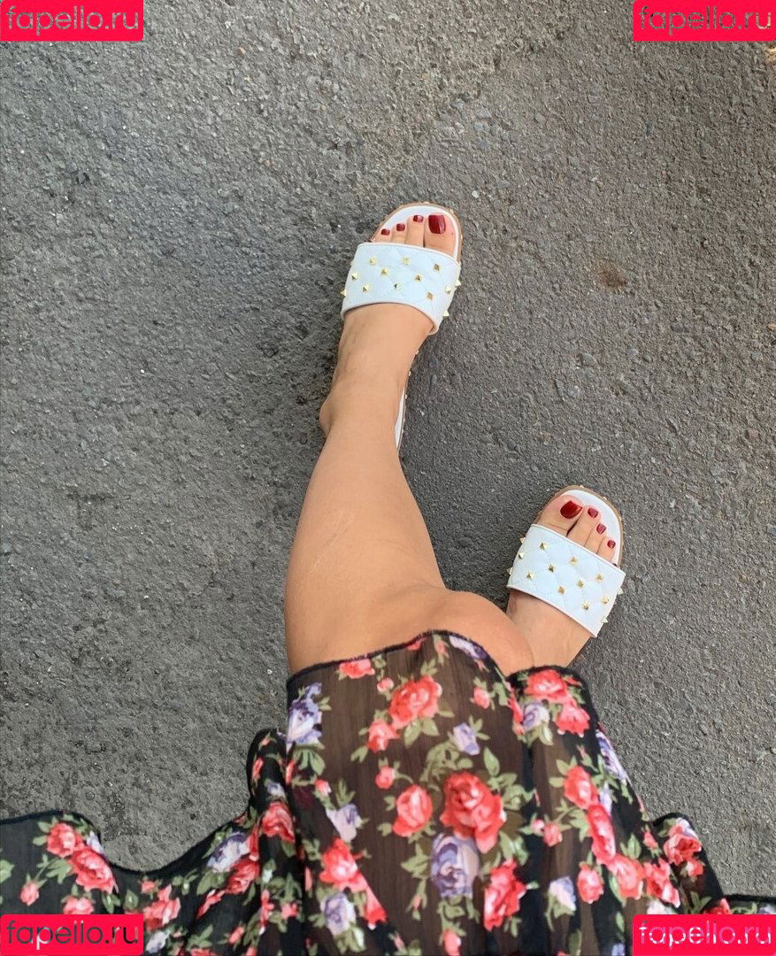 Vellari_feet Onlyfans Photo Gallery 