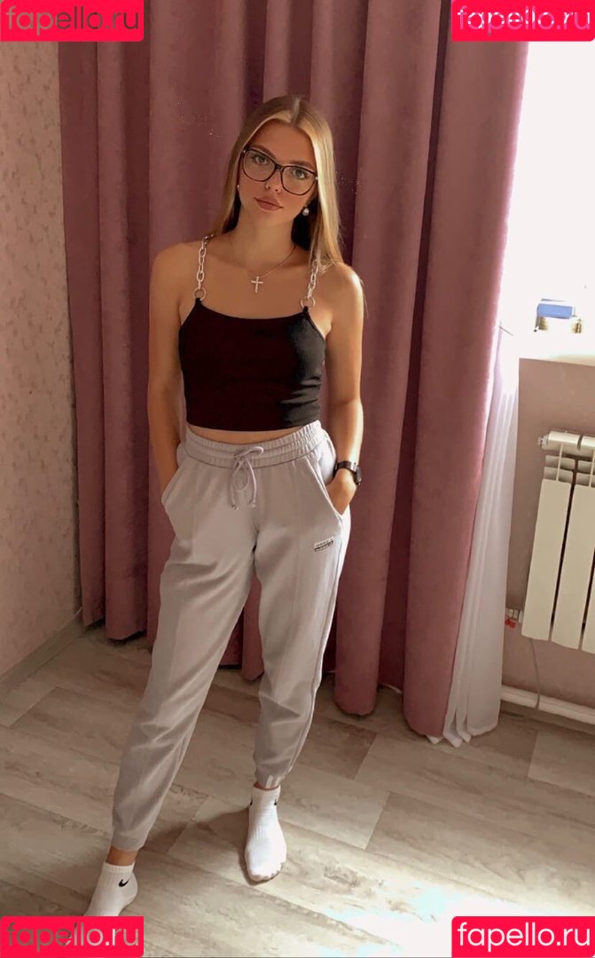 Vellari_feet Onlyfans Photo Gallery 