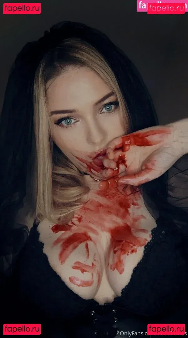 neeviliciouz Onlyfans Photo Gallery 