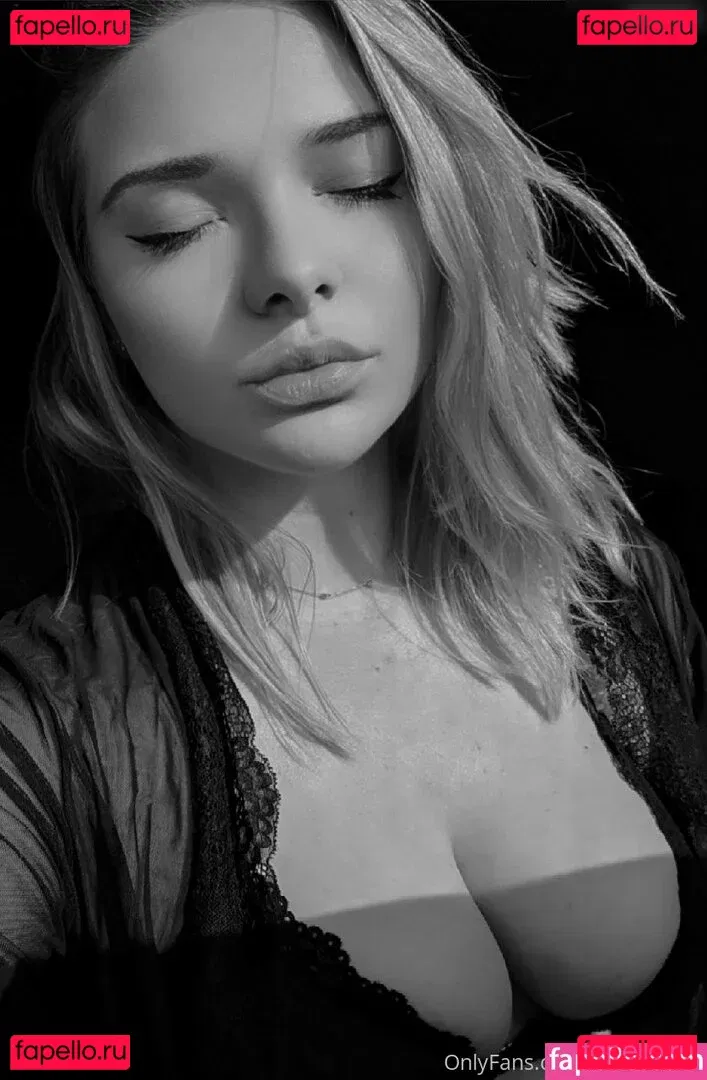 neeviliciouz Onlyfans Photo Gallery 