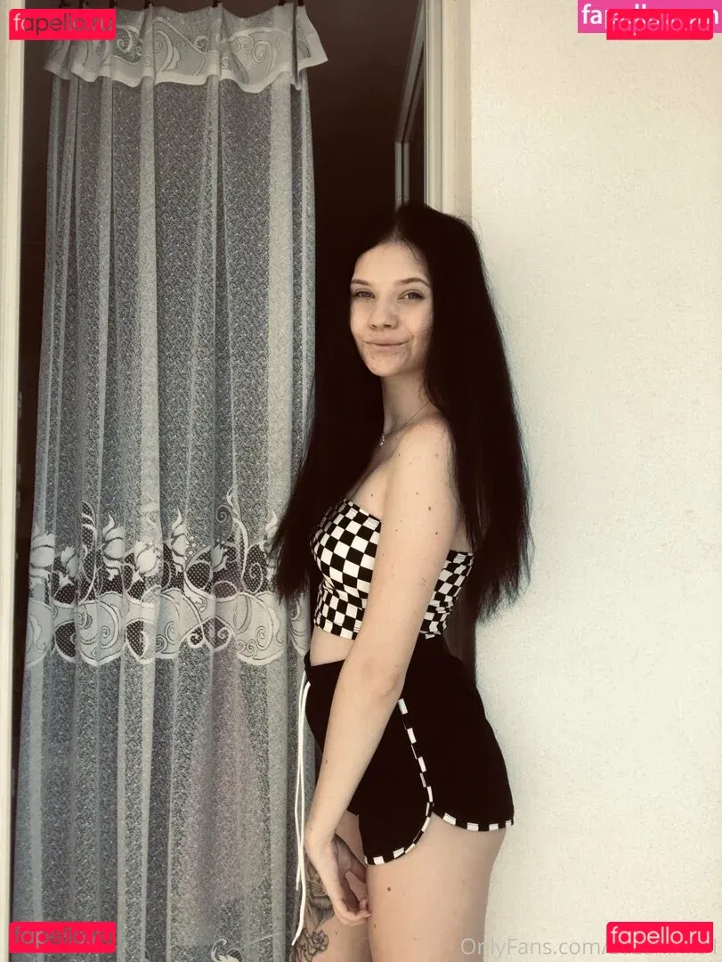 zuzaninka1 Onlyfans Photo Gallery 