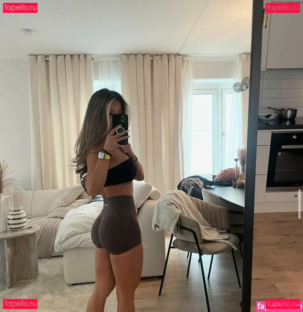 theaphysique Onlyfans Photo Gallery 