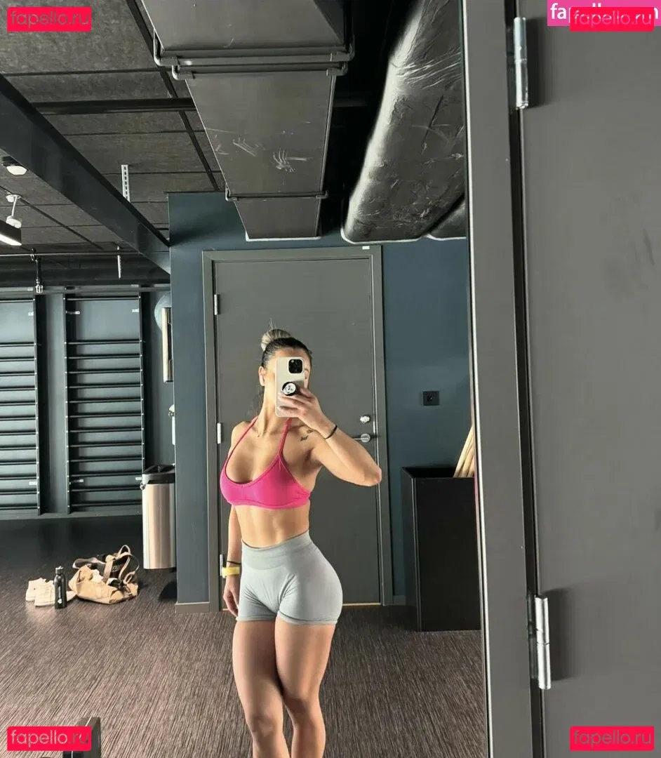 theaphysique Onlyfans Photo Gallery 