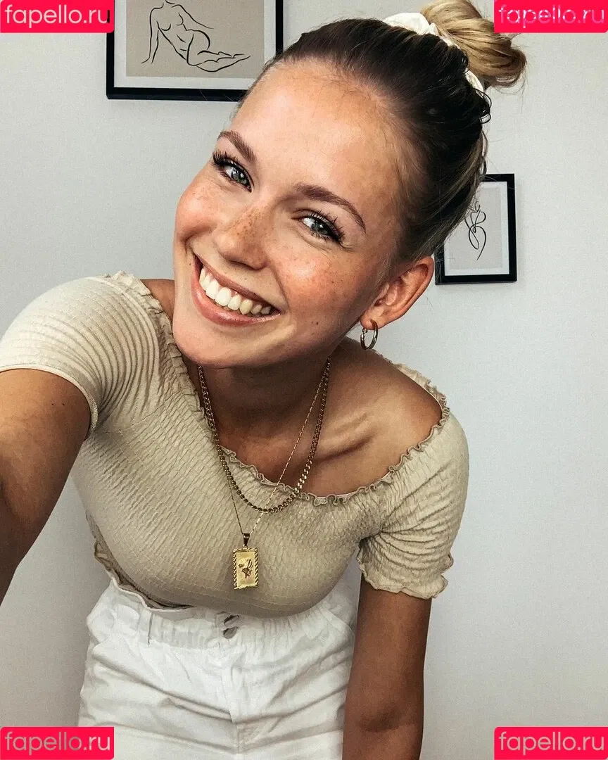 Melanie Kroll Onlyfans Photo Gallery 