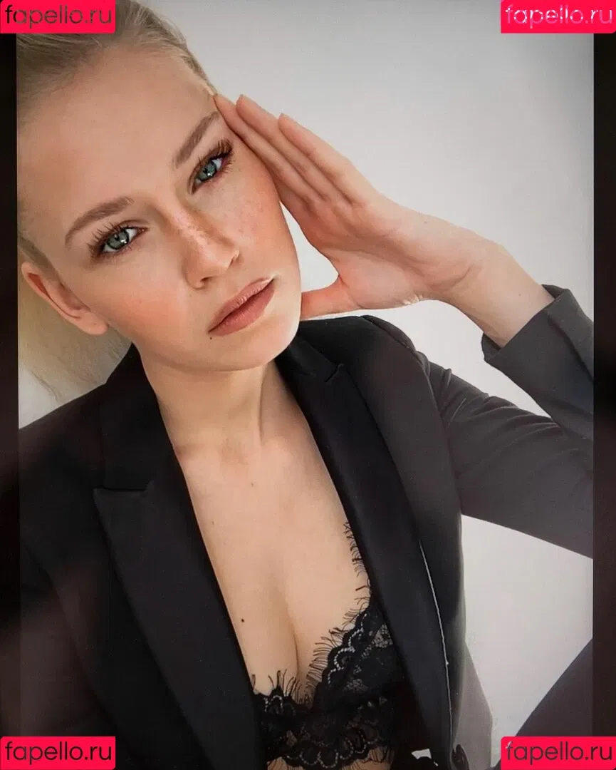 Melanie Kroll Onlyfans Photo Gallery 