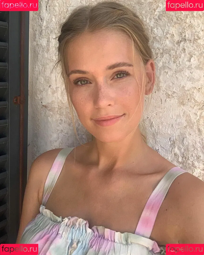 Melanie Kroll Onlyfans Photo Gallery 