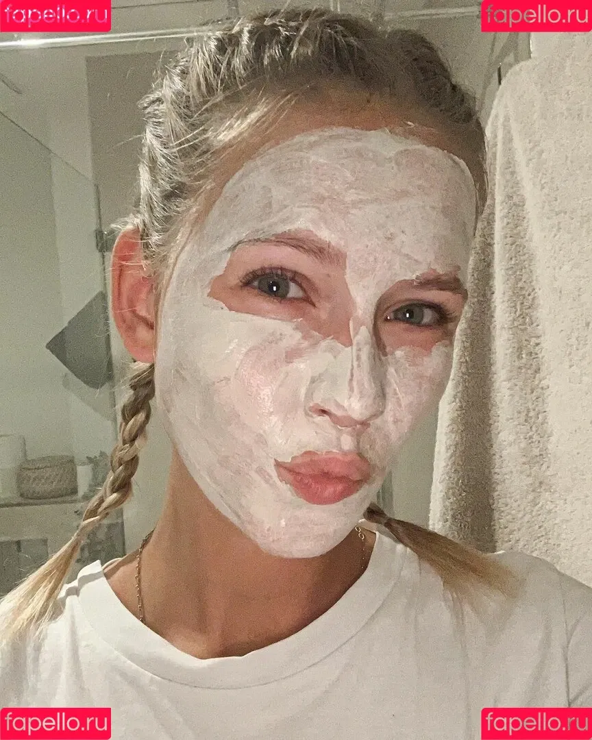 Melanie Kroll Onlyfans Photo Gallery 