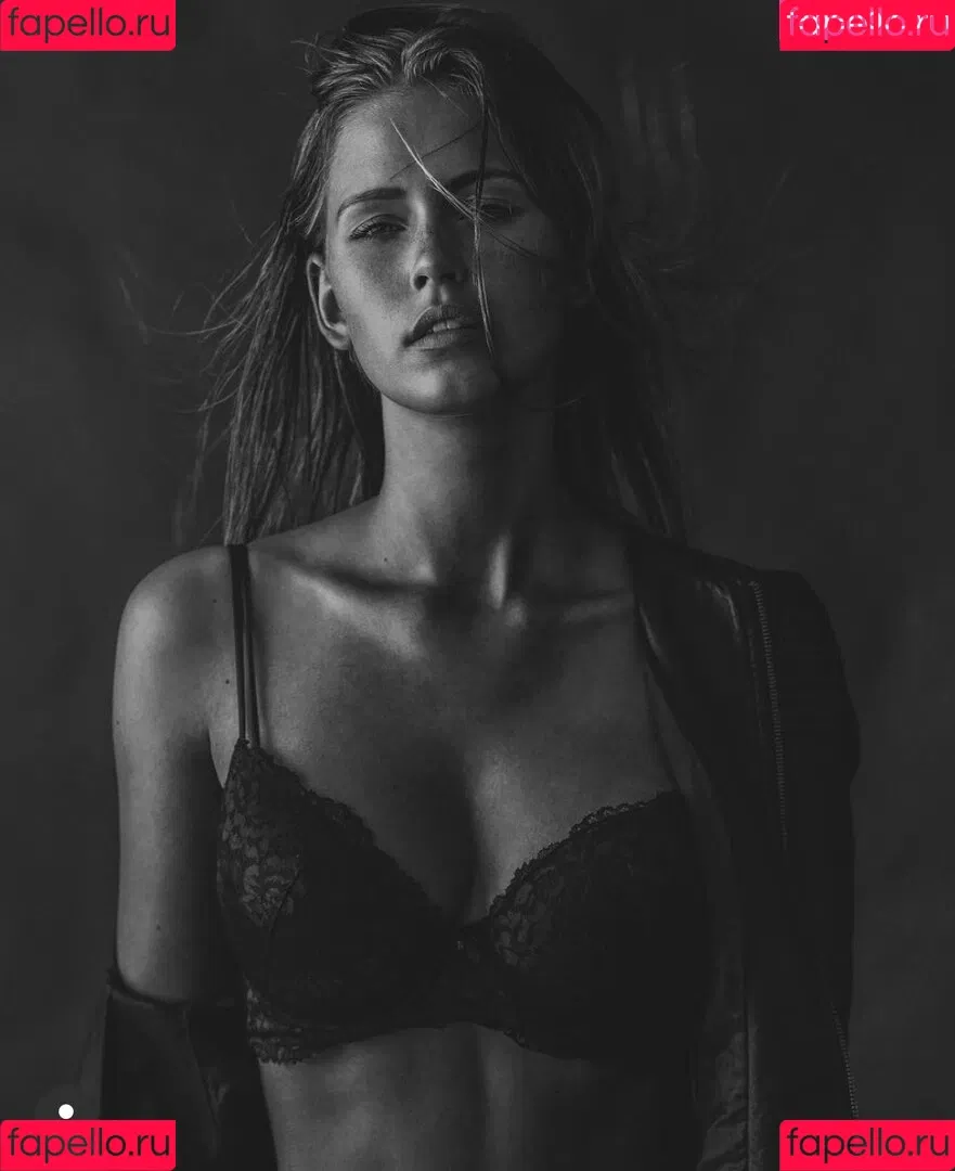 Melanie Kroll Onlyfans Photo Gallery 