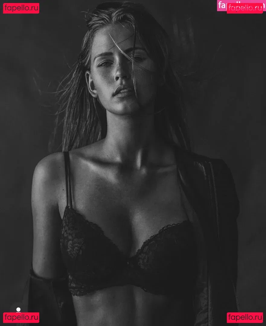 Melanie Kroll Onlyfans Photo Gallery 