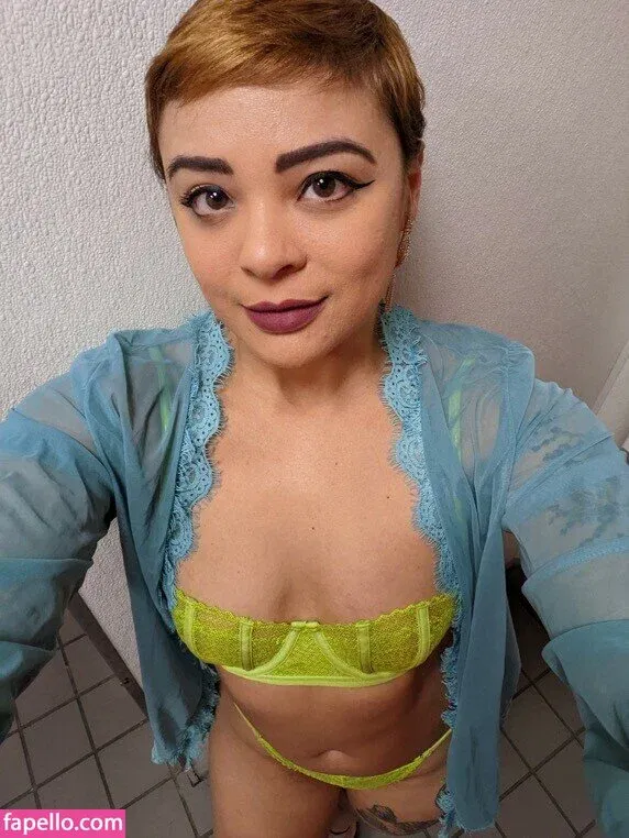 Evelyn Vinyl Onlyfans Photo Gallery 