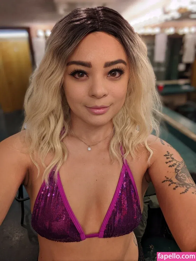 Evelyn Vinyl Onlyfans Photo Gallery 