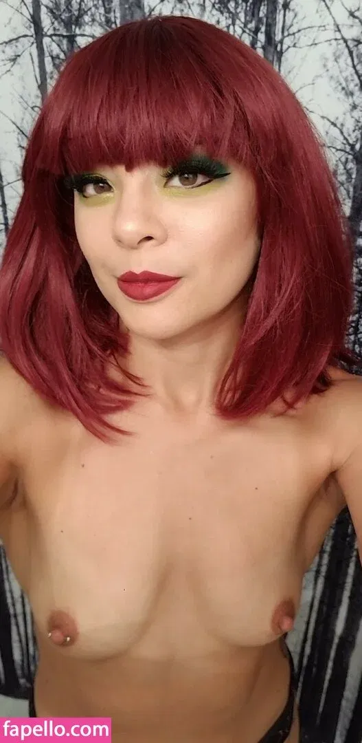 Evelyn Vinyl Onlyfans Photo Gallery 