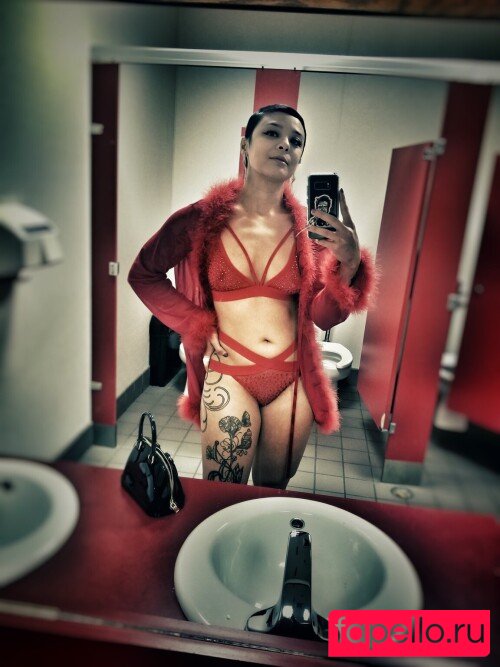 Evelyn Vinyl Nude Onlyfans Photo 20