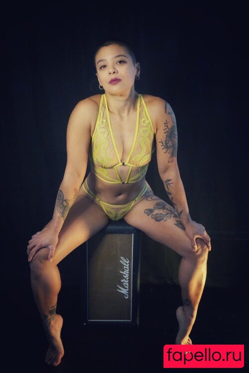 Evelyn Vinyl Nude Onlyfans Photo 18