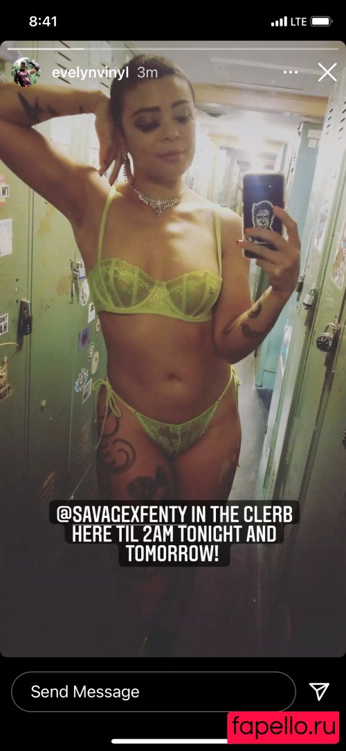 Evelyn Vinyl Nude Onlyfans Photo 14