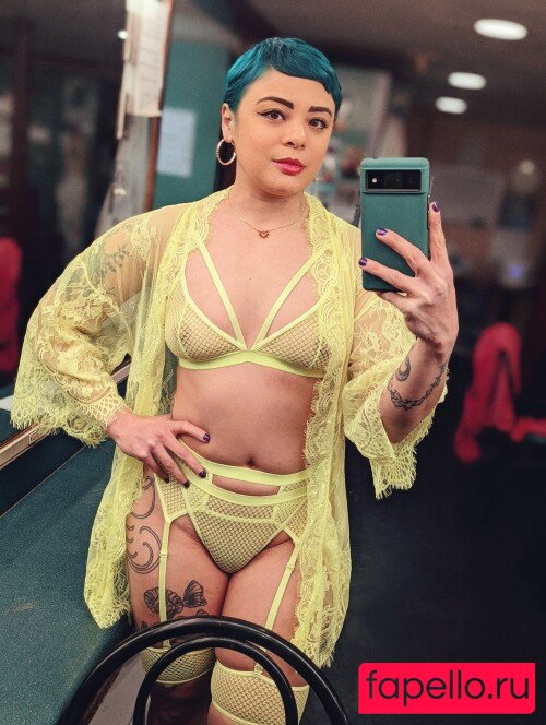 Evelyn Vinyl Nude Onlyfans Photo 12
