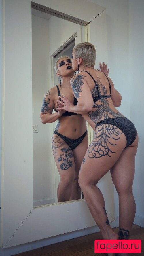 Evelyn Vinyl Nude Onlyfans Photo 4