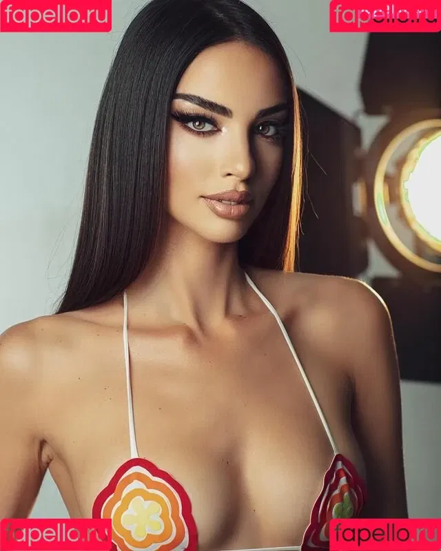 Leila Kraja Onlyfans Photo Gallery 