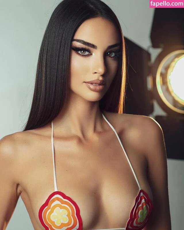 Leila Kraja Onlyfans Photo Gallery 