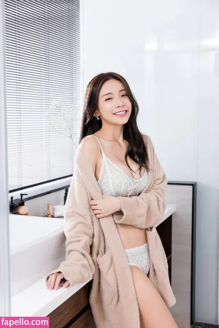 Iris Xiao Onlyfans Photo Gallery 