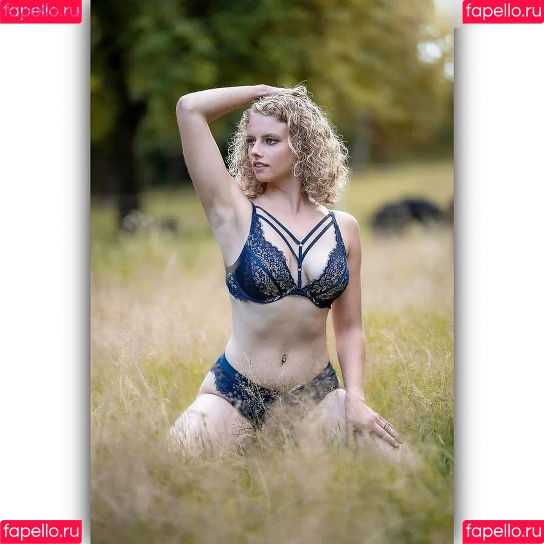 Viviens Landleben Onlyfans Photo Gallery 