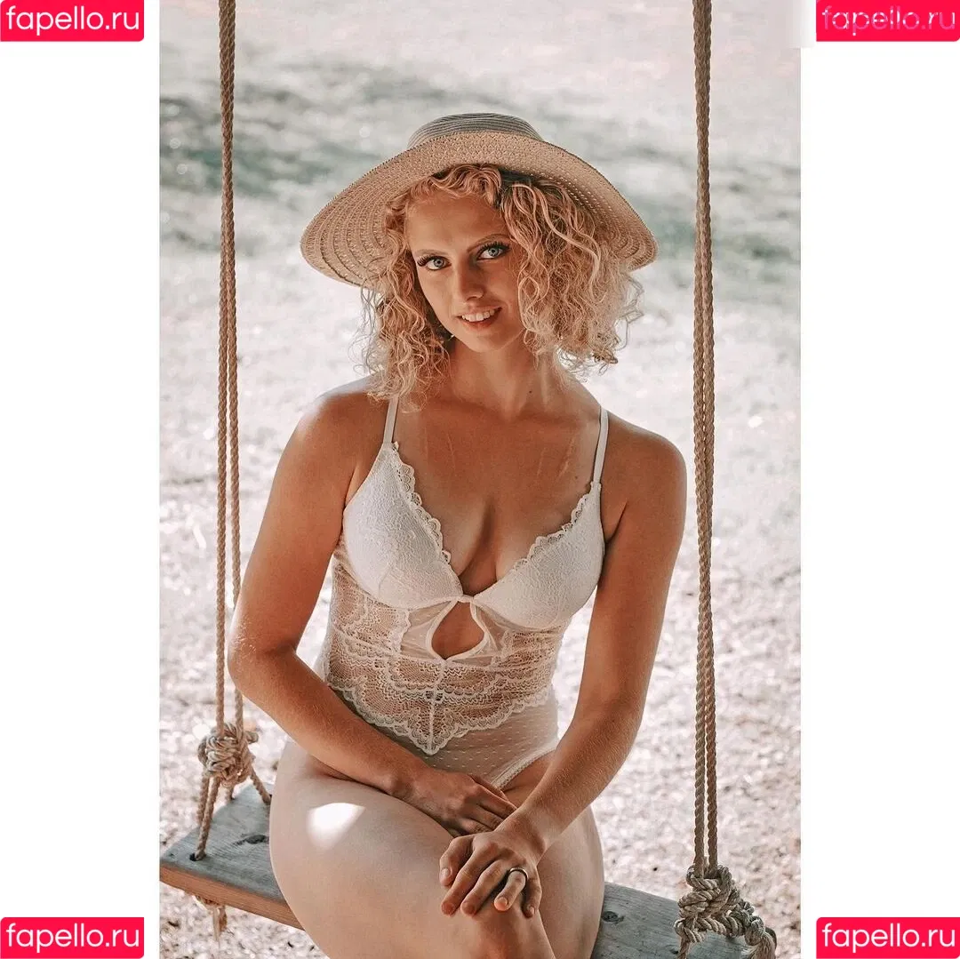 Viviens Landleben Onlyfans Photo Gallery 