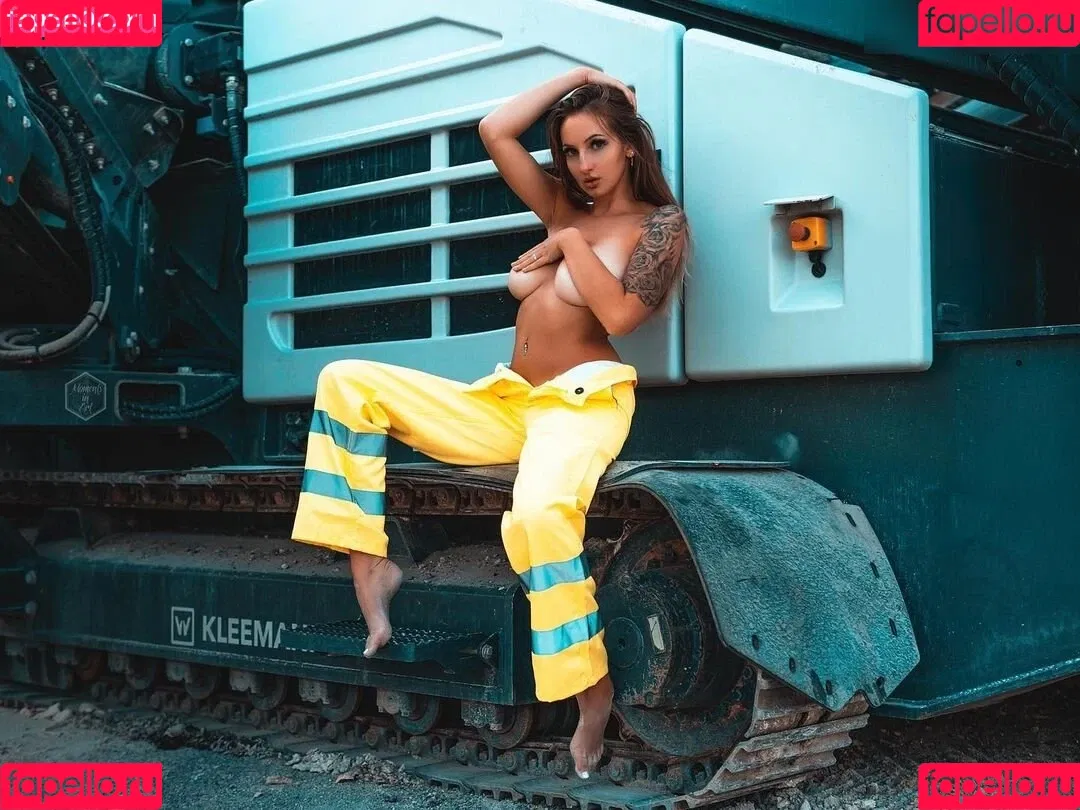 Gina Holly Onlyfans Photo Gallery 