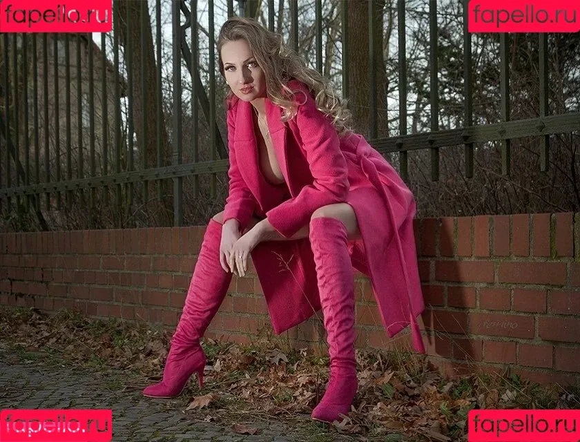 Gina Holly Onlyfans Photo Gallery 