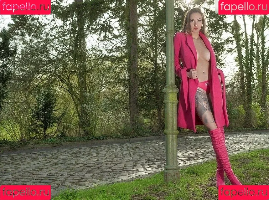Gina Holly Onlyfans Photo Gallery 