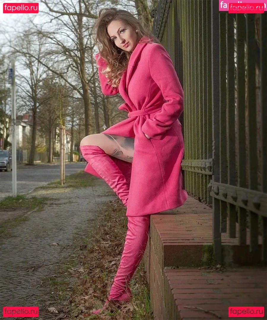 Gina Holly Onlyfans Photo Gallery 