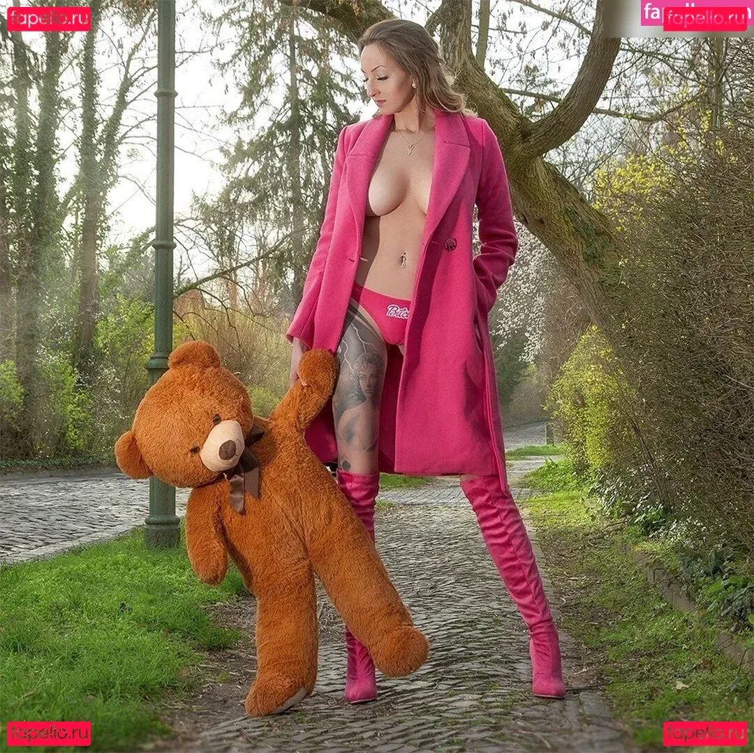 Gina Holly Onlyfans Photo Gallery 