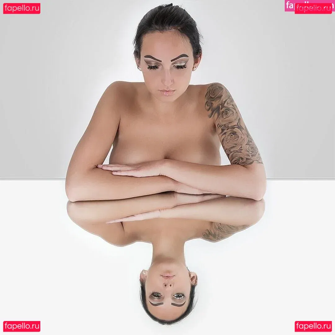 Gina Holly Onlyfans Photo Gallery 