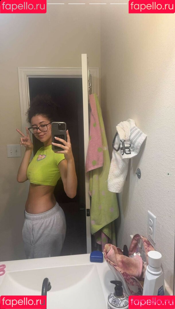 Megan Botnick Onlyfans Photo Gallery 