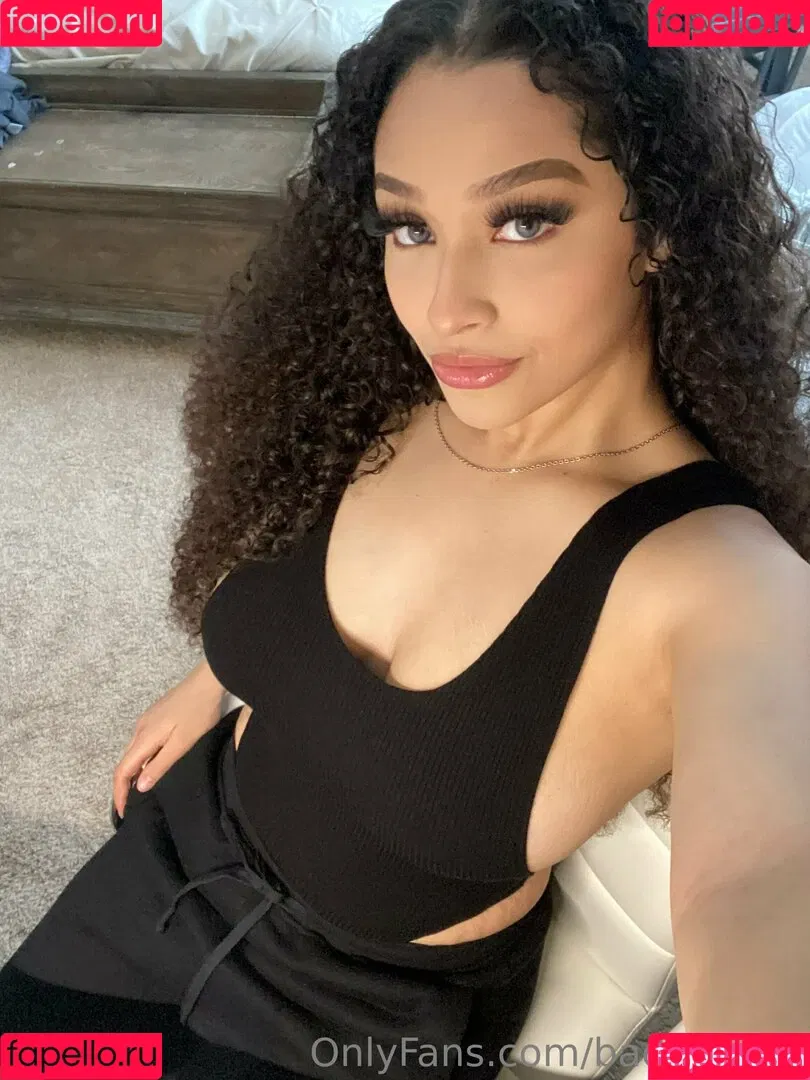 baddgirlriri Onlyfans Photo Gallery 