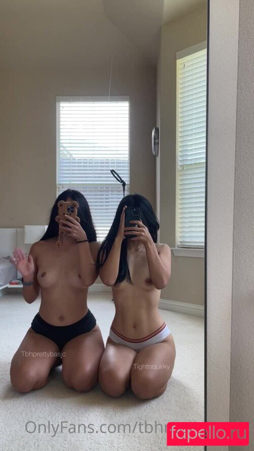 Tightnquirky Nude Onlyfans Photo 7